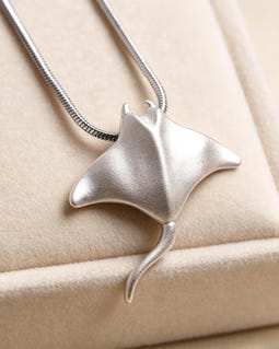 Silver Manta Ray Pendant Necklace – Vintage Ocean Animal Jewelry, Coastal Chain