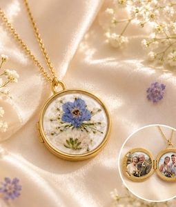 Custom Forget-Me-Not & Baby's Breath Locket Necklace, Personalized Photo Locket with Real Dried Flowers, Handmade Resin Locket, Gift for Her