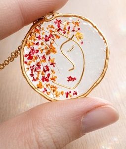 Handmade necklace depicting a woman's face. Necklace with real resin flowers. Unique and elegant jewelry. A gift idea for her.