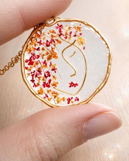 Handmade necklace depicting a woman's face. Necklace with real resin flowers. Unique and elegant jewelry. A gift idea for her.